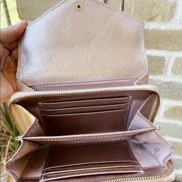 Tory Burch rose gold wristlet wallet - Picture 4 of 6